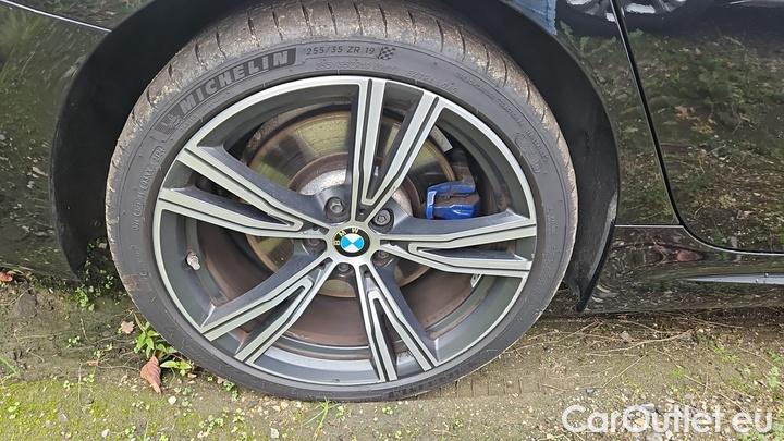 Bmw  Serie 3 330e M Sport Automatik #10