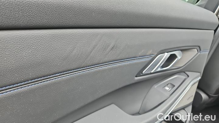 Bmw  Serie 3 330e M Sport Automatik #31