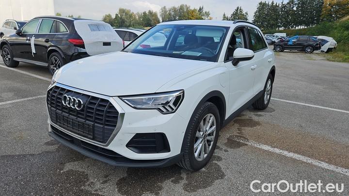 Audi  Q3 45 TFSI e S tronic #1