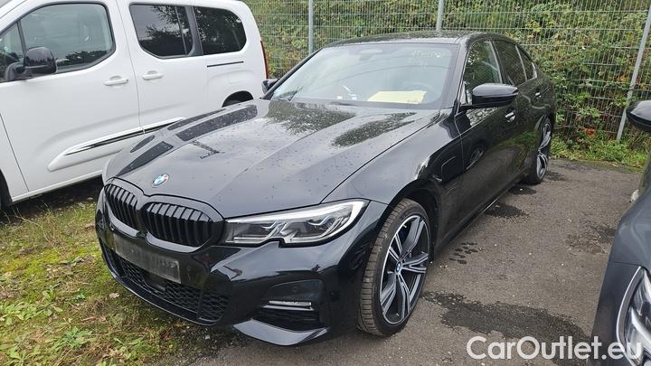 Bmw  Serie 3 330e M Sport Automatik #1