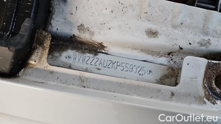 Volkswagen  Golf  1.6 TDI SCR Trendline Variant #13