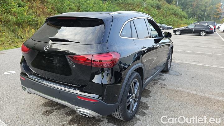 Mercedes  GLA  200 DCT #4