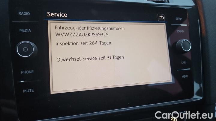 Volkswagen  Golf  1.6 TDI SCR Trendline Variant #17