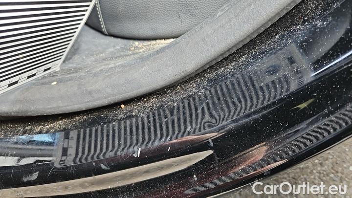 Mercedes  GLA  200 DCT #32