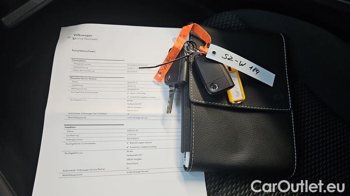 Volkswagen  Golf  1.6 TDI SCR Trendline Variant #12