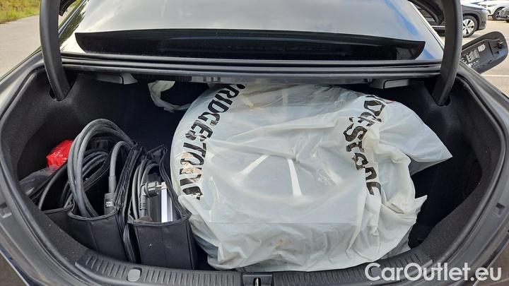 Mercedes  E-Klasse E 300 e 4MATIC Autom. #8