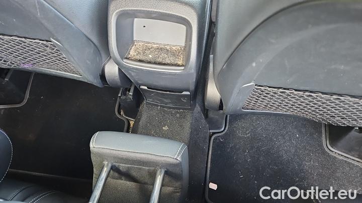 Mercedes  GLA  200 DCT #31