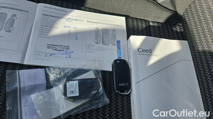 KIA  Cee'd 1.6 CRDi MHEV 100kW DCT Vision SW #12