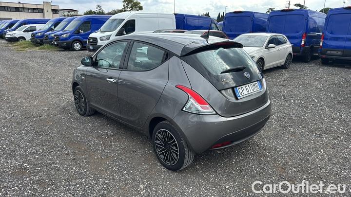 Lancia  Ypsilon 1.0 FireFly 70cv Hybrid Silver Plus #3