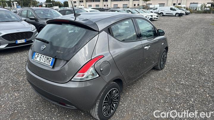 Lancia  Ypsilon 1.0 FireFly 70cv Hybrid Silver Plus #4