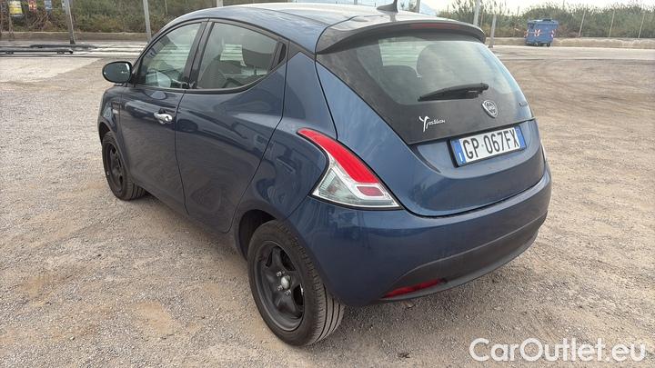 Lancia  Ypsilon 1.0 FireFly 70cv Hybrid Silver Plus #3