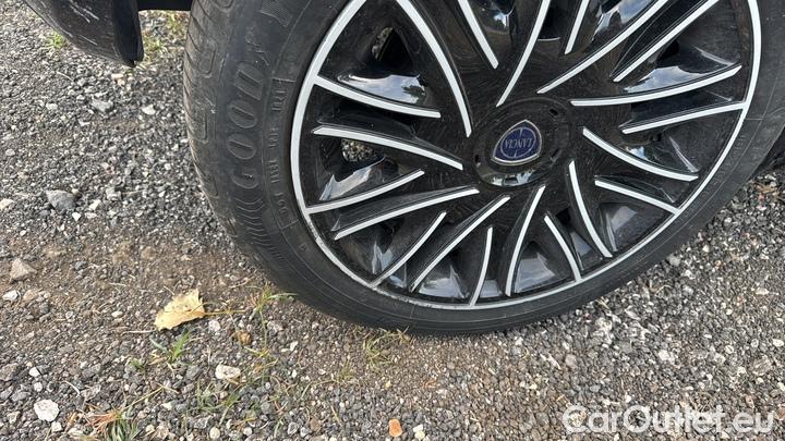 Lancia  Ypsilon 1.0 FireFly 70cv Hybrid Silver Plus #24