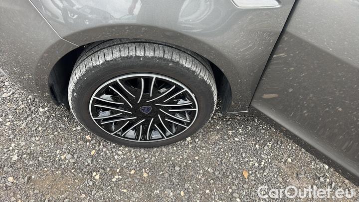 Lancia  Ypsilon 1.0 FireFly 70cv Hybrid Silver Plus #14