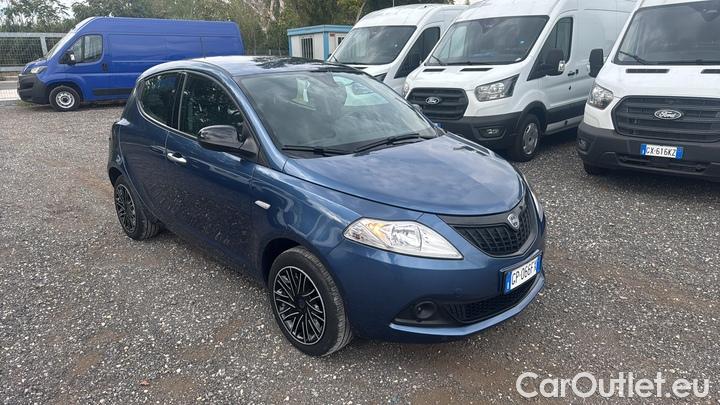 Lancia  Ypsilon 1.0 FireFly 70cv Hybrid Silver Plus #2