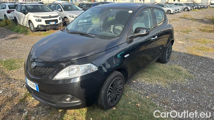 Lancia  Ypsilon 1.0 FireFly 70cv Hybrid Silver Plus #1