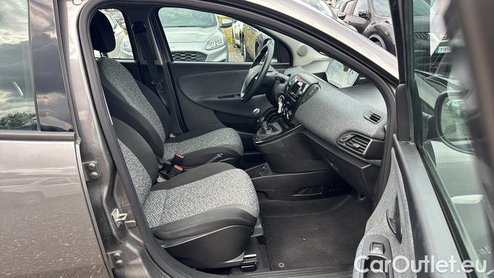 Lancia  Ypsilon 1.0 FireFly 70cv Hybrid Silver Plus #5