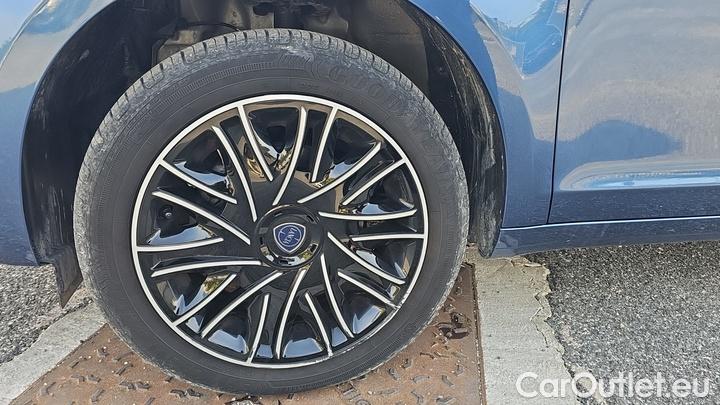 Lancia  Ypsilon 1.0 FireFly 70cv Hybrid Silver Plus #14