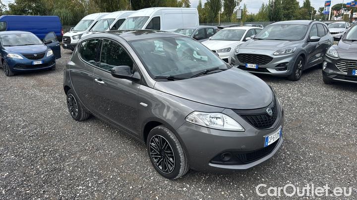 Lancia  Ypsilon 1.0 FireFly 70cv Hybrid Silver Plus #2
