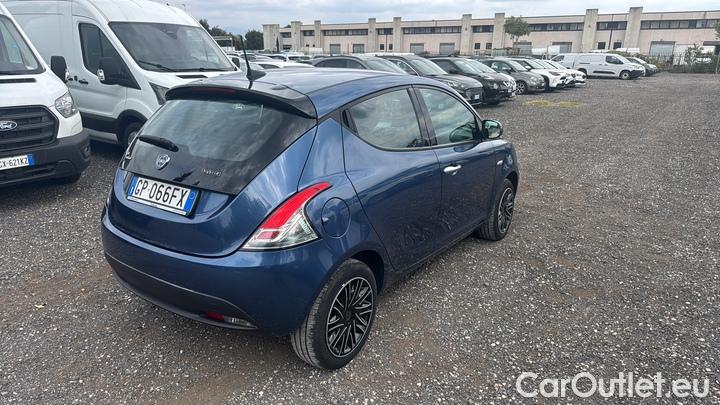 Lancia  Ypsilon 1.0 FireFly 70cv Hybrid Silver Plus #4