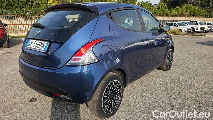 Lancia  Ypsilon 1.0 FireFly 70cv Hybrid Silver Plus #4