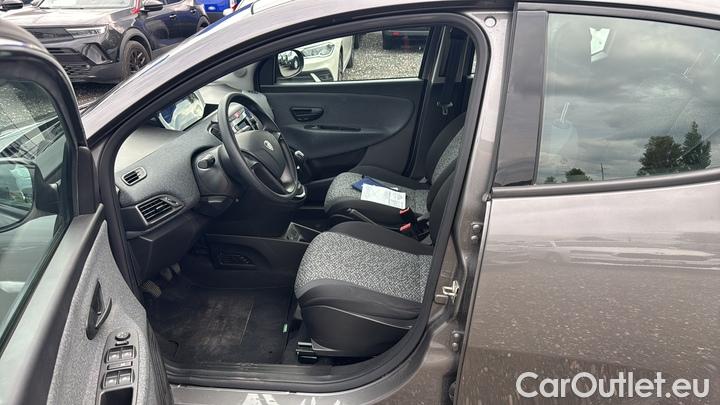 Lancia  Ypsilon 1.0 FireFly 70cv Hybrid Silver Plus #6