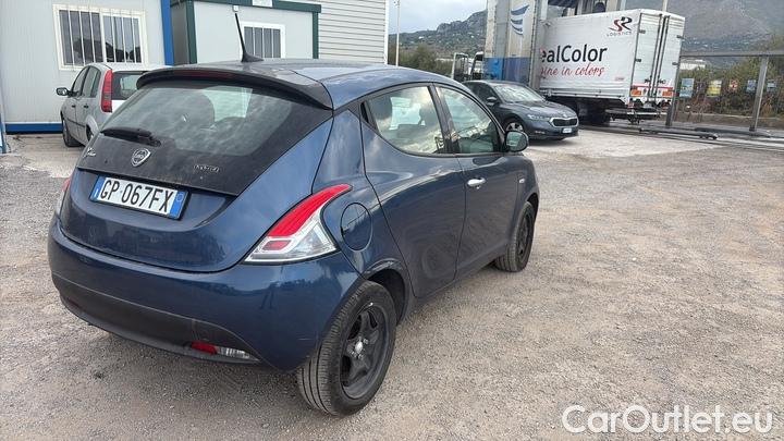 Lancia  Ypsilon 1.0 FireFly 70cv Hybrid Silver Plus #4