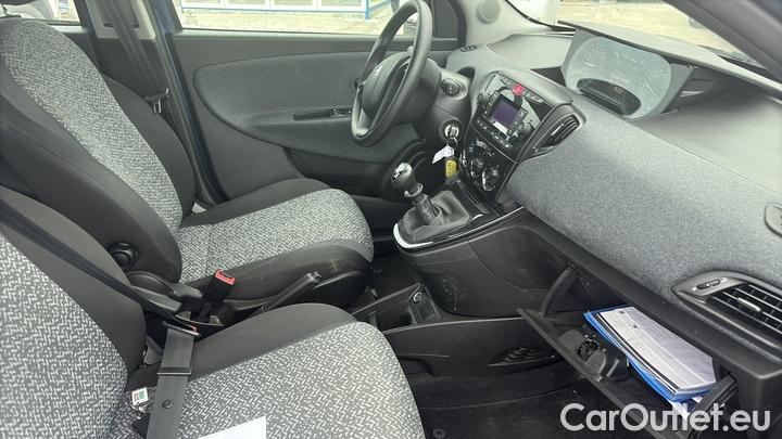 Lancia  Ypsilon 1.0 FireFly 70cv Hybrid Silver Plus #6