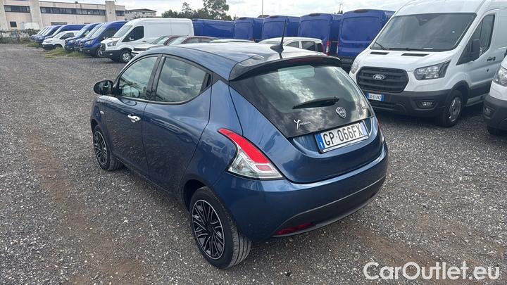 Lancia  Ypsilon 1.0 FireFly 70cv Hybrid Silver Plus #3