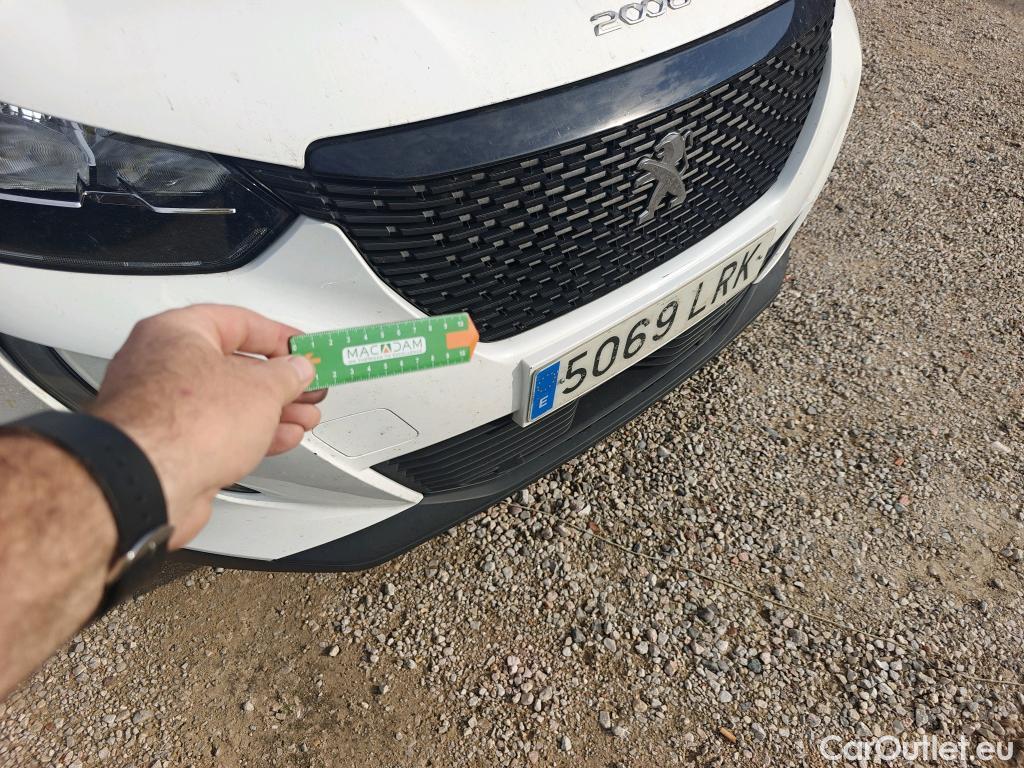  Peugeot  2008 PEUGEOT  / 2019 / 5P / todoterreno Active BlueHDI 81kW (110CV) #27