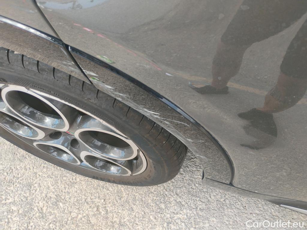  Alfa Romeo  TONALE  Ti 1.5 MHEV 160CV AT7 FWD E6d #36