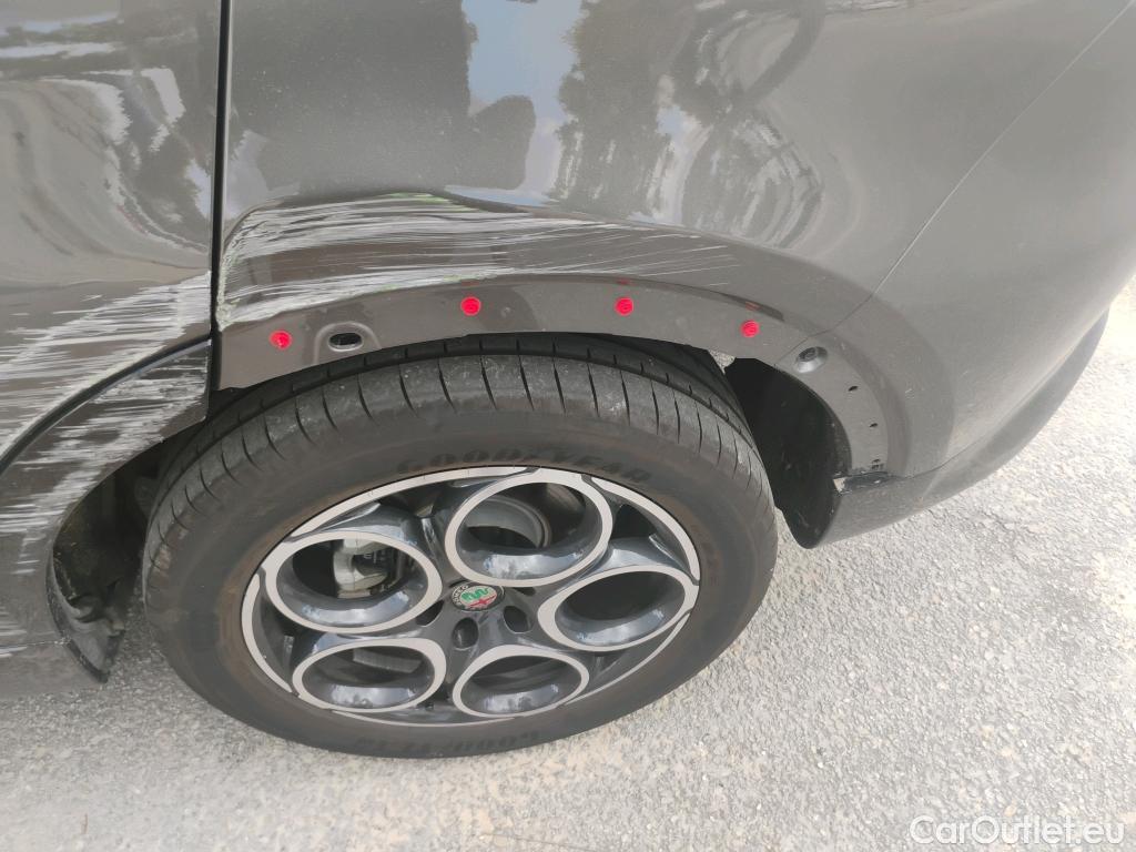  Alfa Romeo  TONALE  Ti 1.5 MHEV 160CV AT7 FWD E6d #37