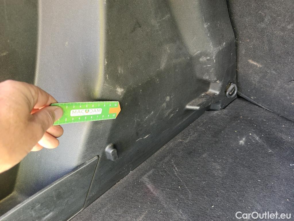  Peugeot  2008 PEUGEOT  / 2019 / 5P / todoterreno Active BlueHDI 81kW (110CV) #19