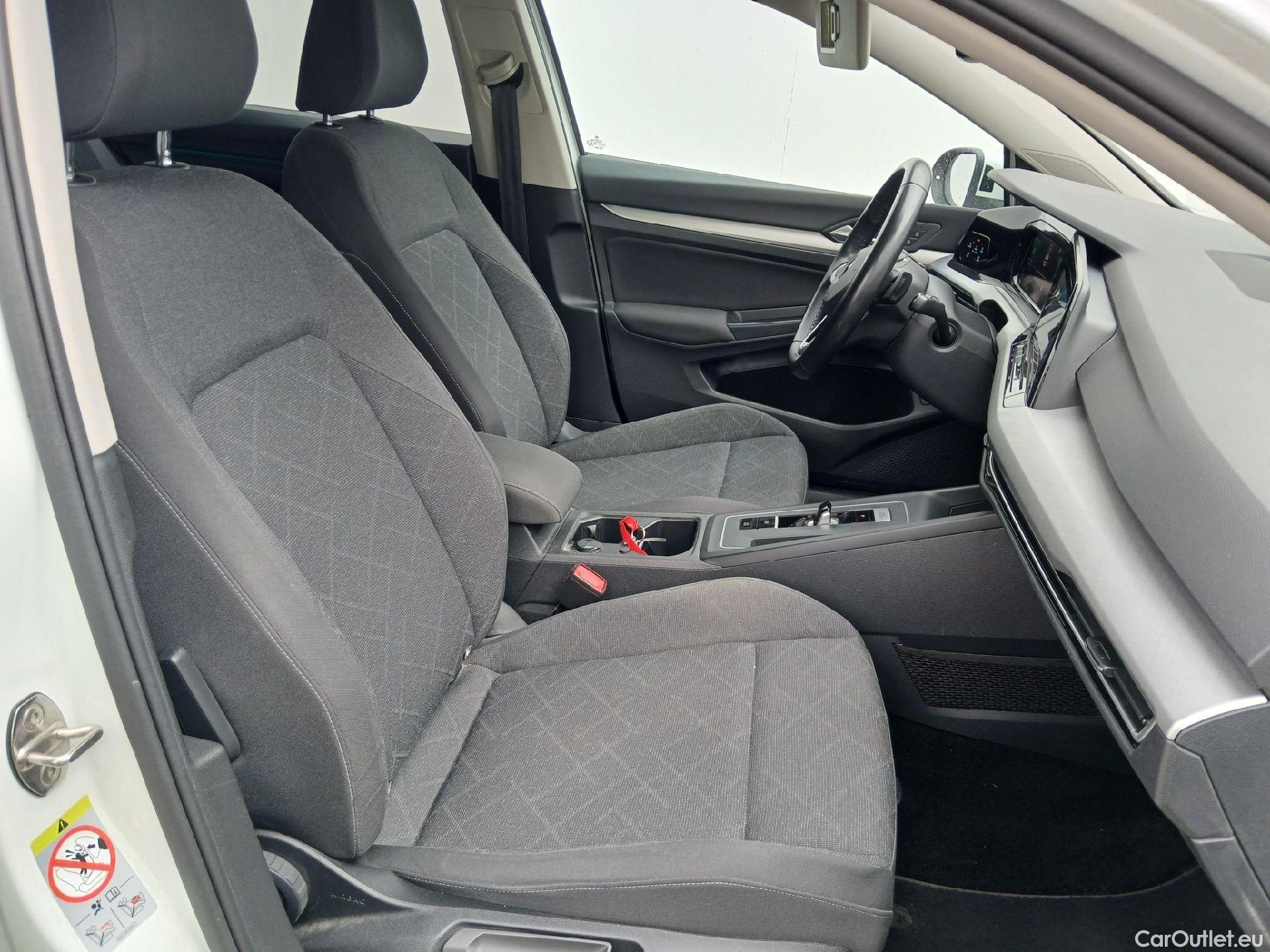 Volkswagen  Golf  VIII Lim. Life eTSI 1.5 TSI 150CV AT7 E6dT #8