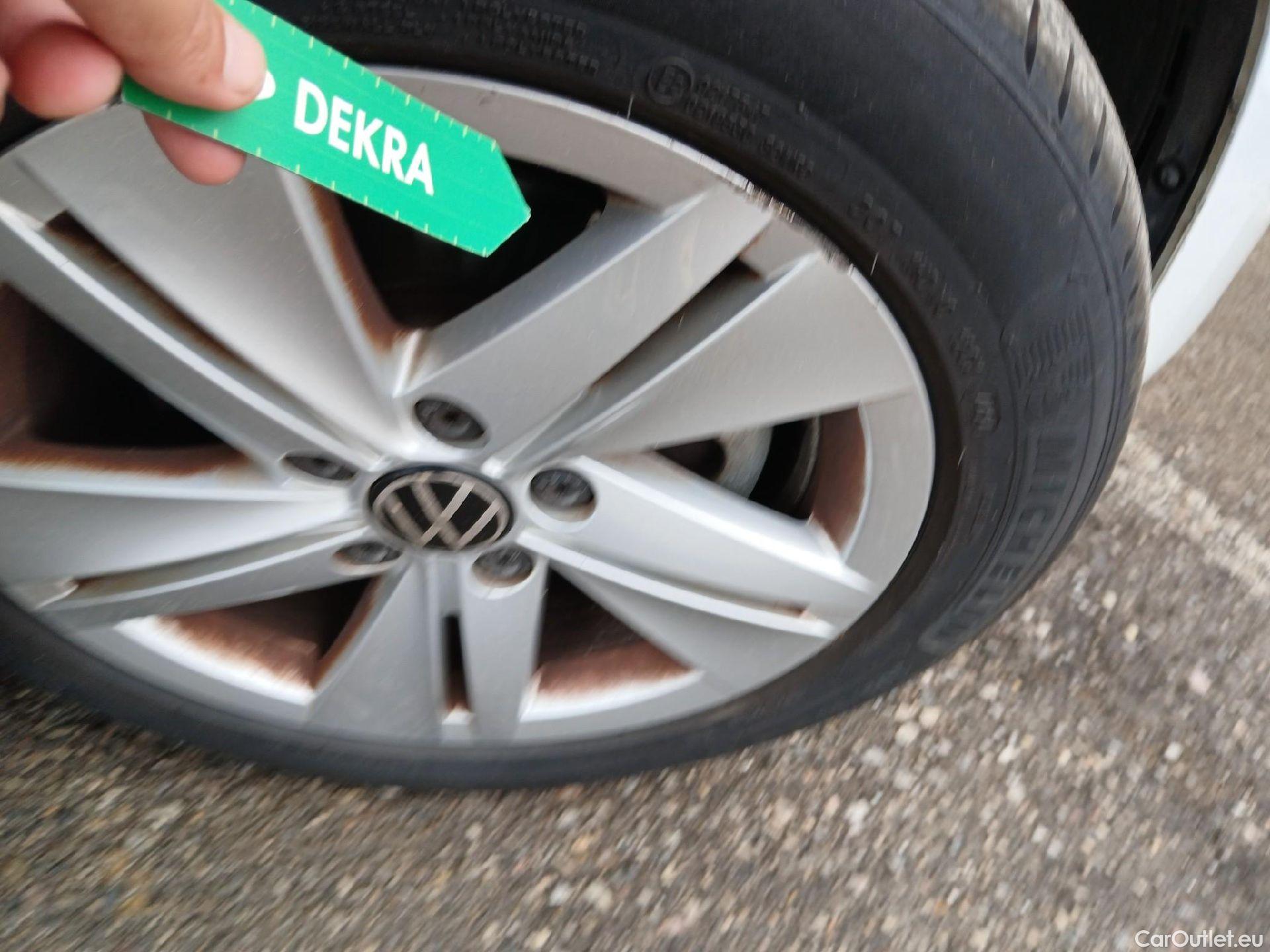 Volkswagen  Golf  VIII Lim. Life eTSI 1.5 TSI 150CV AT7 E6dT #30