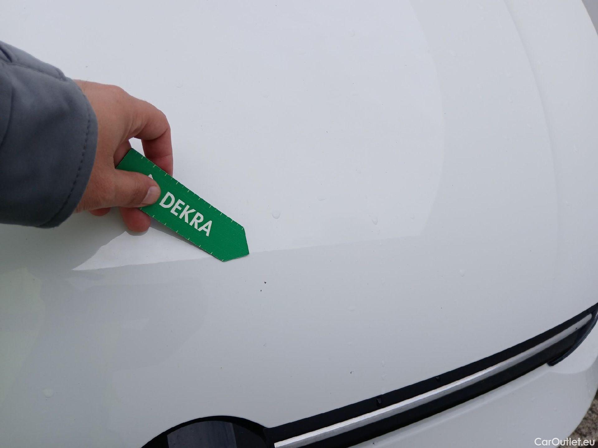 Volkswagen  Golf  VIII Lim. Life eTSI 1.5 TSI 150CV AT7 E6dT #4