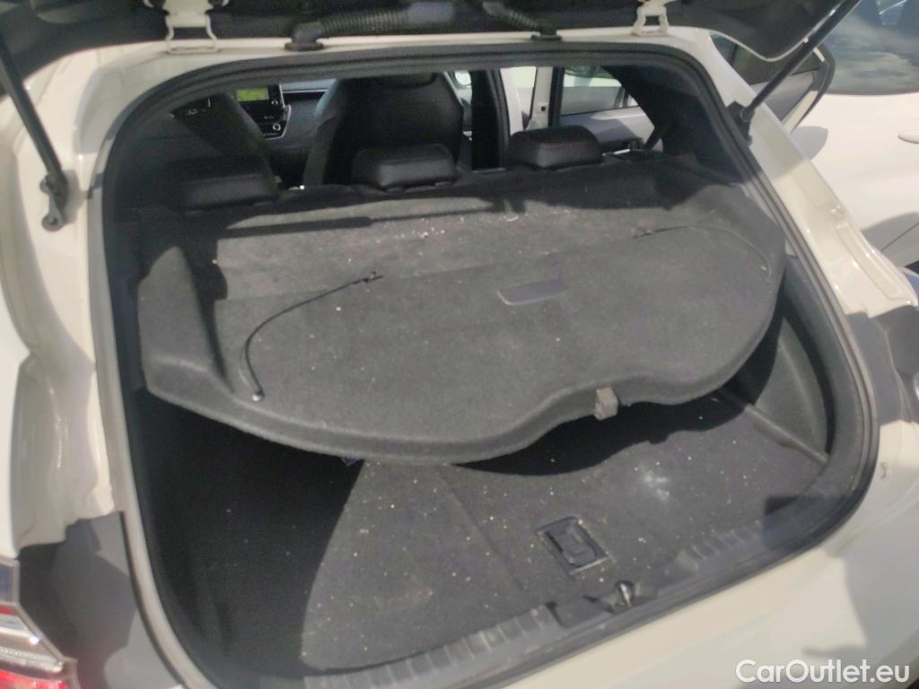 Toyota  Corolla TOYOTA  / 2019 / 5P / berlina con portón 2.0 HYBRID ADVANCE E-CVT #19