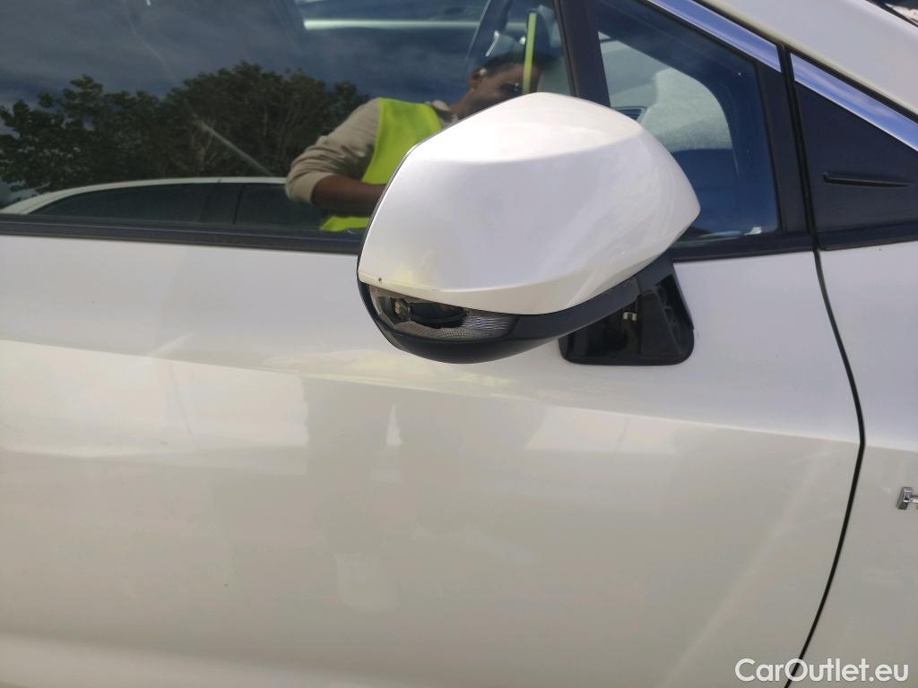 Toyota  Corolla TOYOTA  / 2019 / 5P / berlina con portón 2.0 HYBRID ADVANCE E-CVT #11