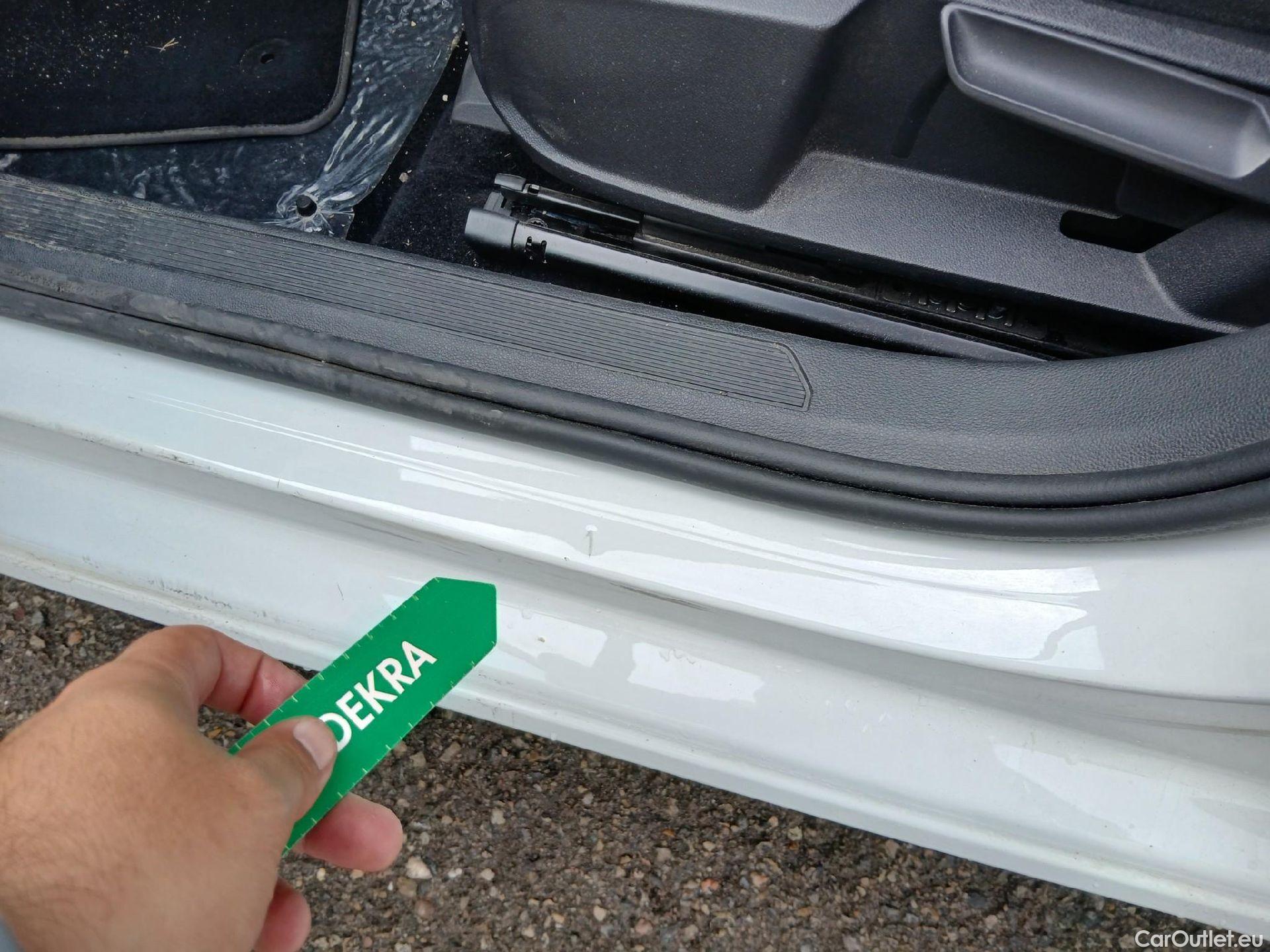 Volkswagen  Golf  VIII Lim. Life eTSI 1.5 TSI 150CV AT7 E6dT #2