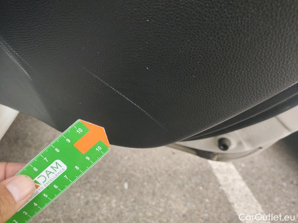 Toyota  Corolla TOYOTA  / 2019 / 5P / berlina con portón 2.0 HYBRID ADVANCE E-CVT #22