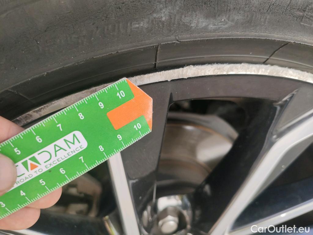 Toyota  Corolla TOYOTA  / 2019 / 5P / berlina con portón 2.0 HYBRID ADVANCE E-CVT #8