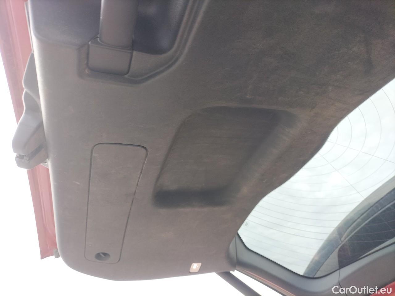  Land Rover  Discovery LAND ROVER  Sport / 2019 / 5P / todoterreno 2.0D I4-L.Flw 150 PS AWD MHEV R-Dynam S #39