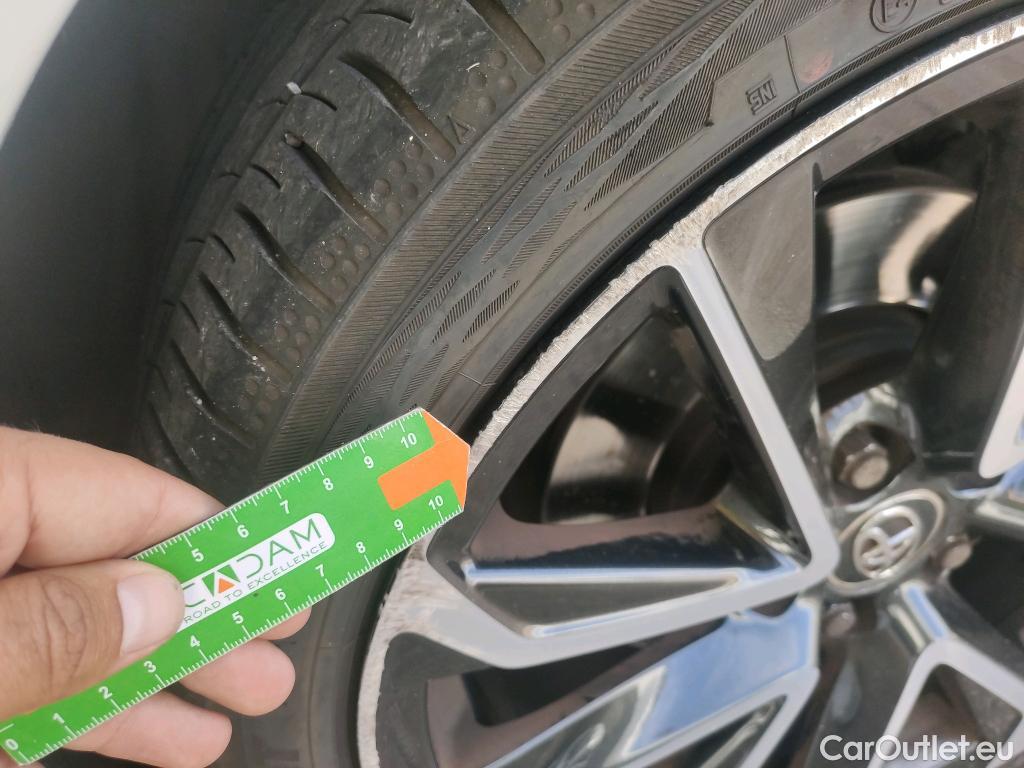 Toyota  Corolla TOYOTA  / 2019 / 5P / berlina con portón 2.0 HYBRID ADVANCE E-CVT #10