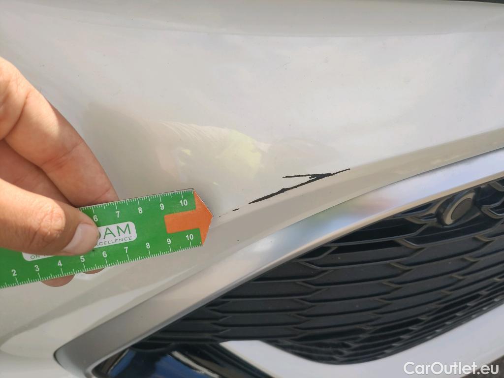 Toyota  Corolla TOYOTA  / 2019 / 5P / berlina con portón 2.0 HYBRID ADVANCE E-CVT #25