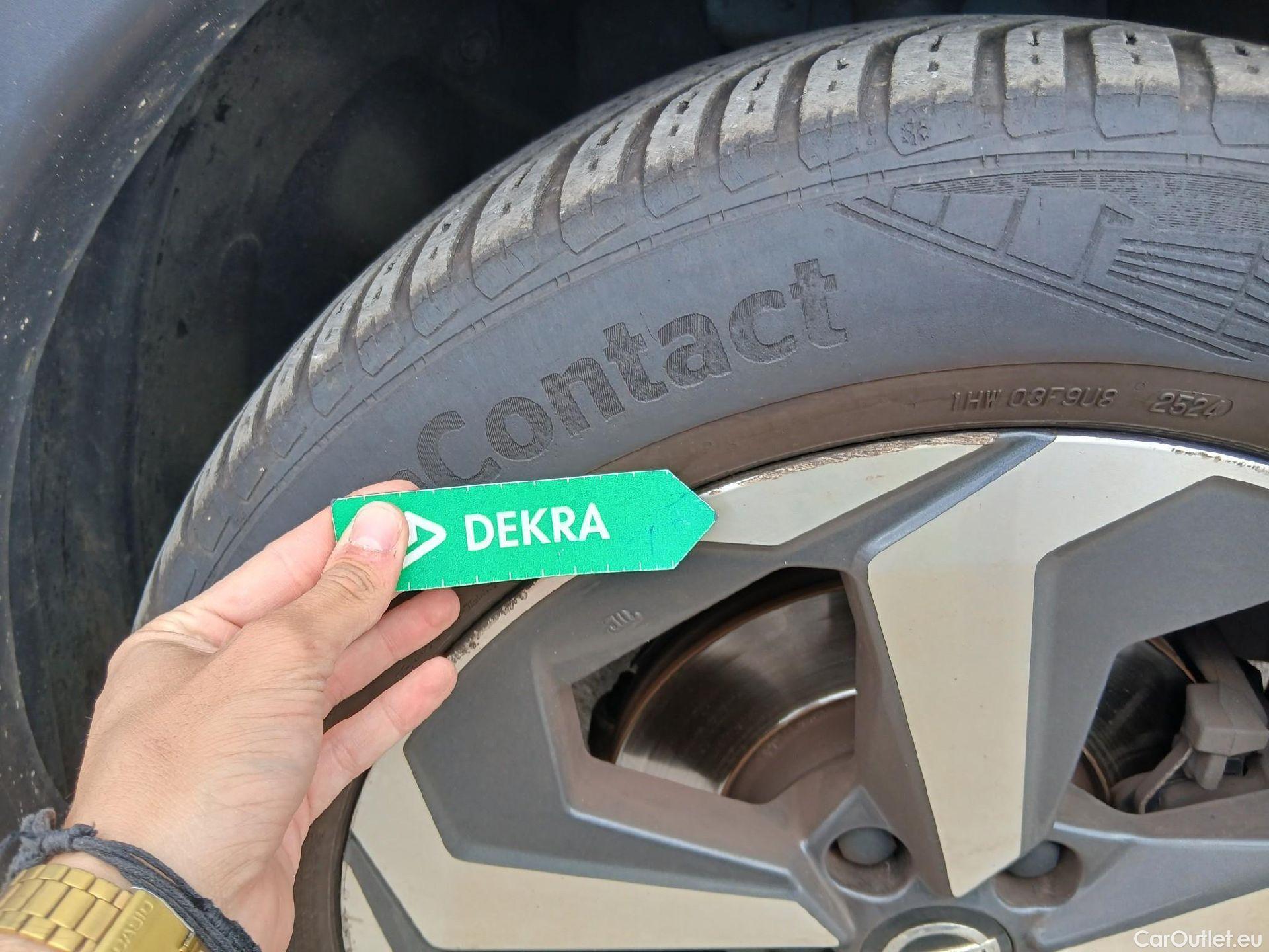  Nissan  Qashqai NISSAN  / 2021 / 5P / todoterreno DIG-T 103kW mHEV 4x2 Premiere Edition(SL) #29