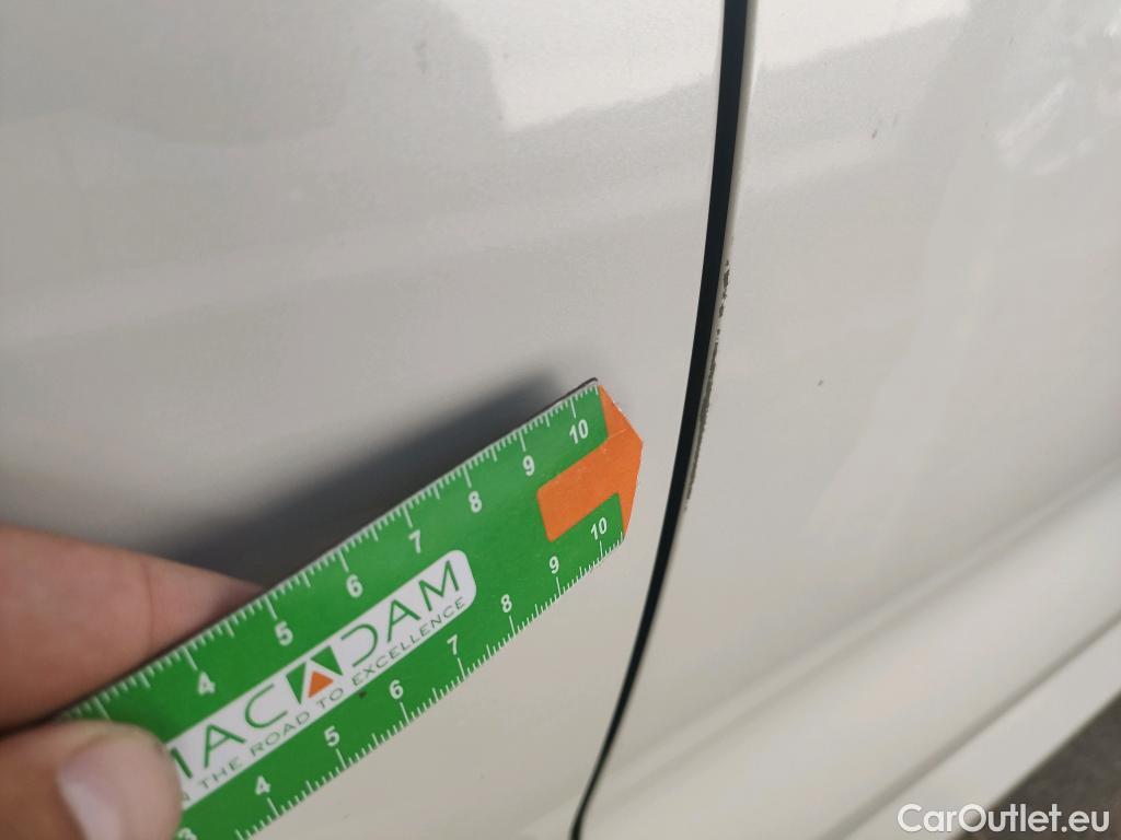 Toyota  Corolla TOYOTA  / 2019 / 5P / berlina con portón 2.0 HYBRID ADVANCE E-CVT #16