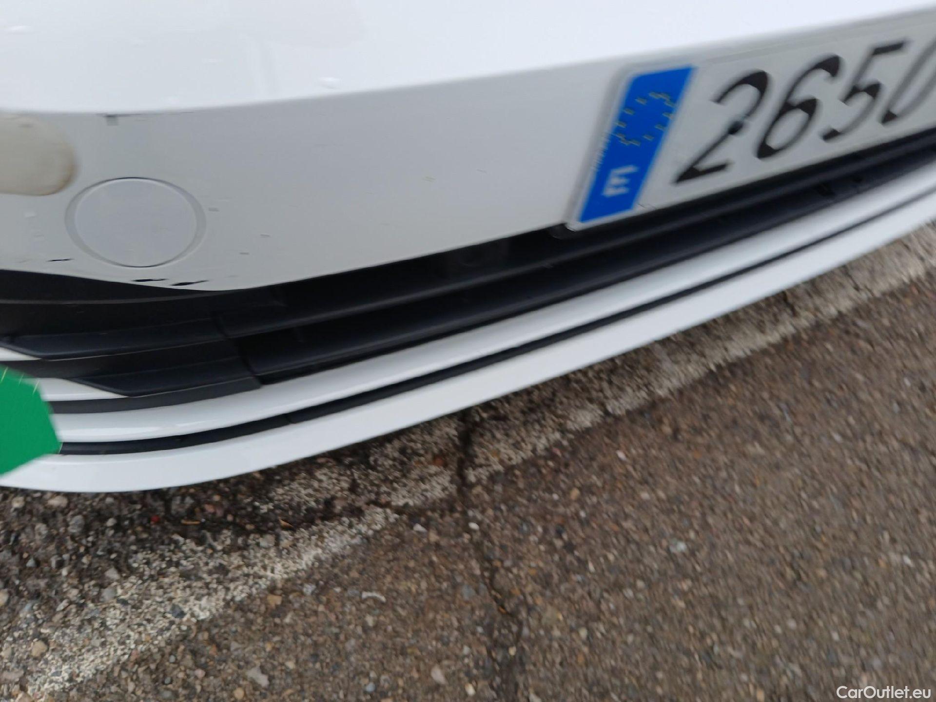 Volkswagen  Golf  VIII Lim. Life eTSI 1.5 TSI 150CV AT7 E6dT #6