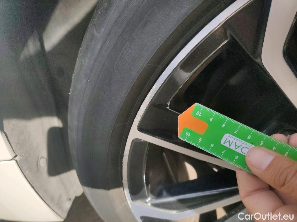 Toyota  Corolla TOYOTA  / 2019 / 5P / berlina con portón 2.0 HYBRID ADVANCE E-CVT #6