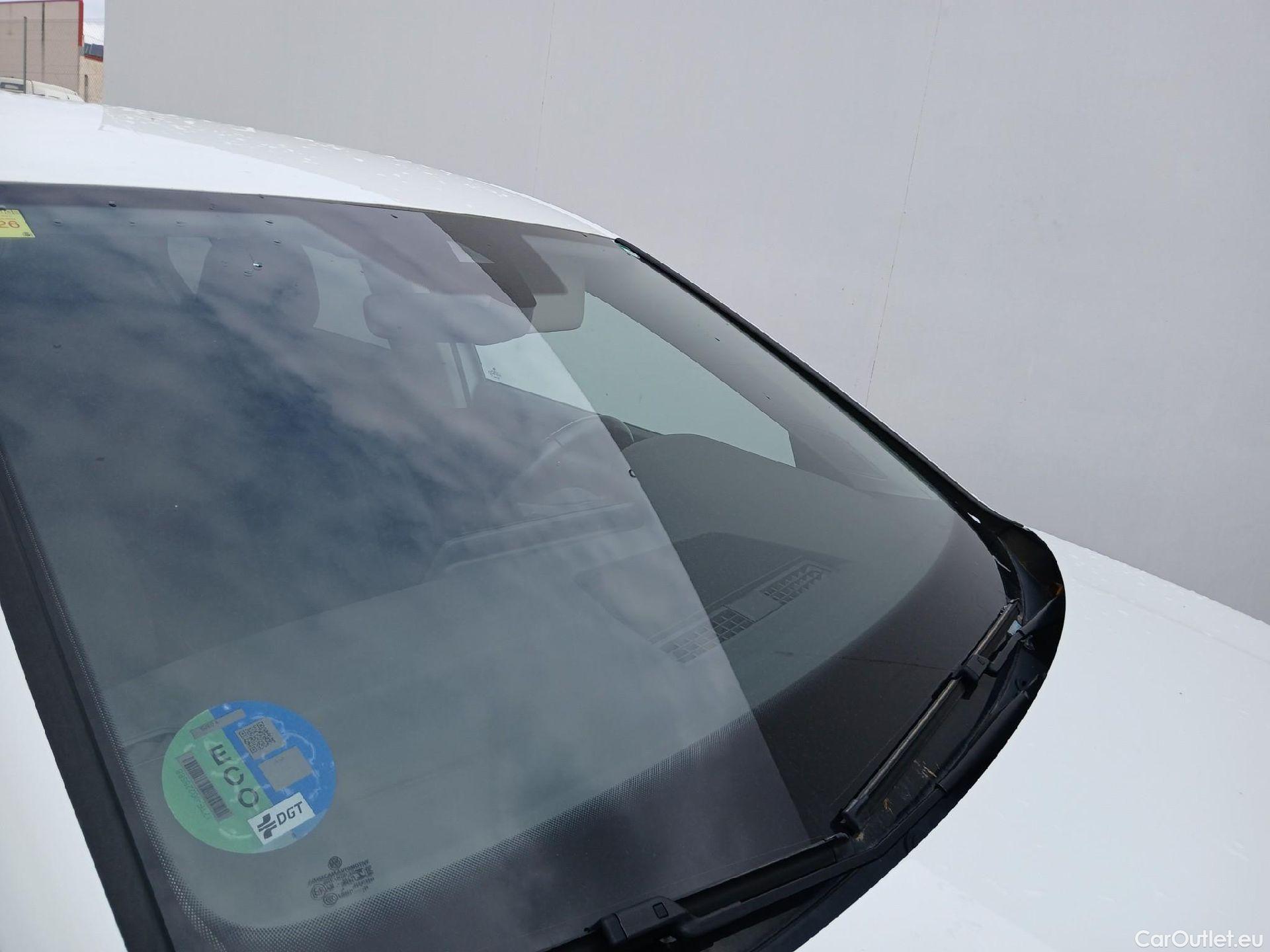 Volkswagen  Golf  VIII Lim. Life eTSI 1.5 TSI 150CV AT7 E6dT #3