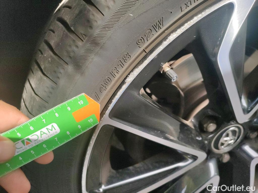 Toyota  Corolla TOYOTA  / 2019 / 5P / berlina con portón 2.0 HYBRID ADVANCE E-CVT #4