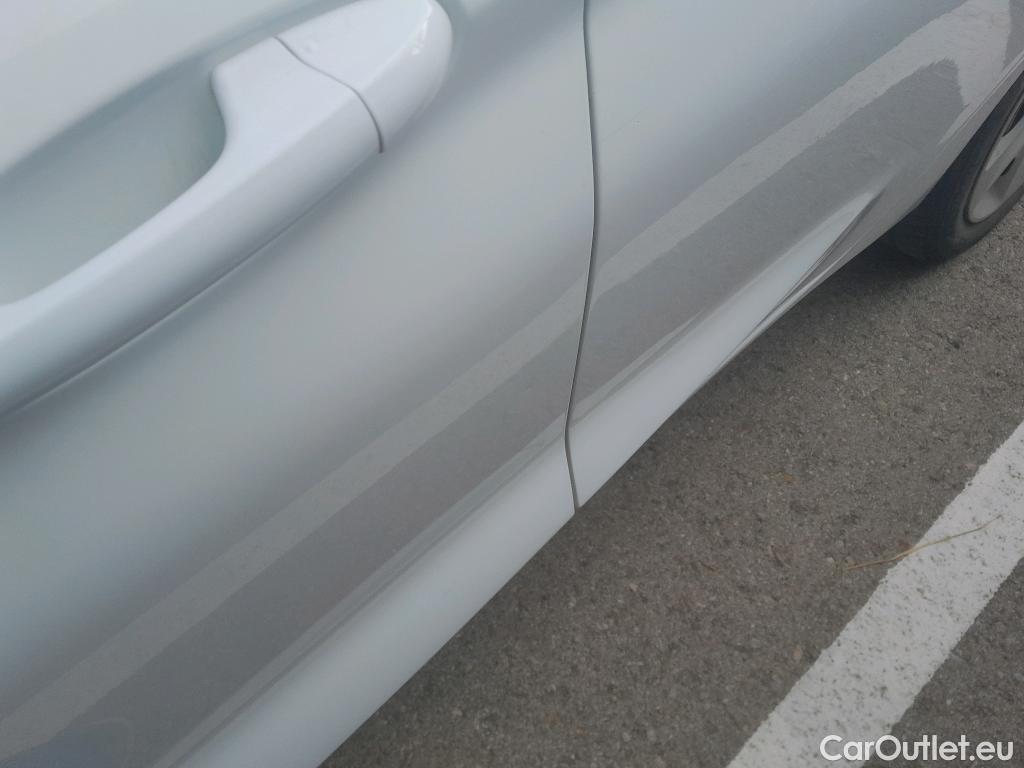  Ford  Fiesta FORD  / 2017 / 5P / berlina con portón 1.5 TDCi 63kW Trend 5p #37